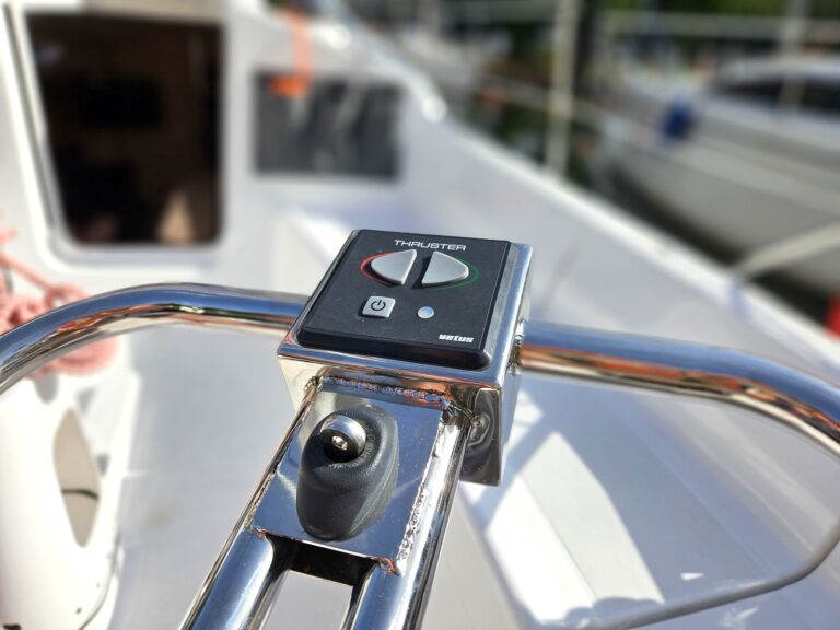 Solina 27 - panel sterowania steru strumieniowego w rumplu